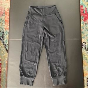 Lululemon Size 4 Black Cropped Align Joggers